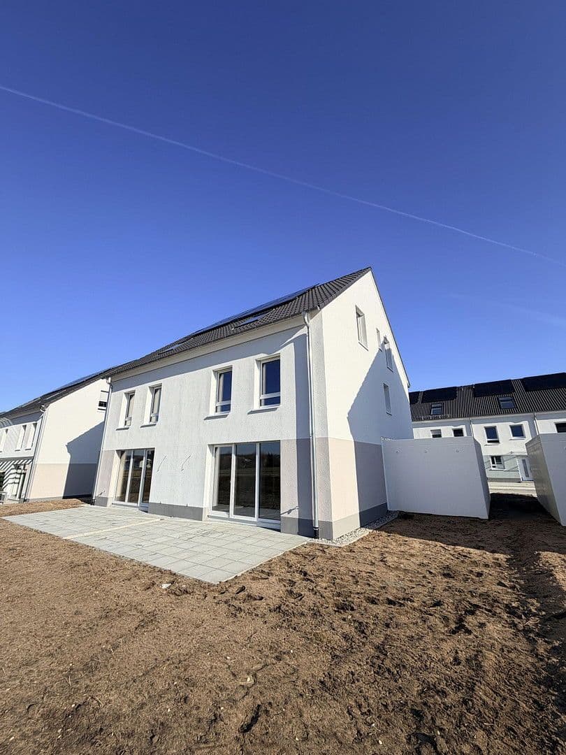 Prenájom domu 148 m², pozemek 240 m², Am Löhlein 43, Roth, Bavorsko Prenájom domu 148 m², pozemek 240 m², Am Löhlein 43, Roth, Bavorsko