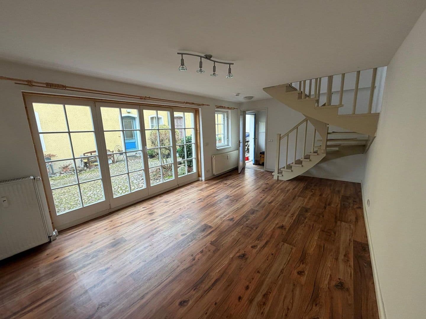 Prenájom bytu 1-izbový 60 m², Berliner Str. 14, Altlandsberg, Brandenbursko Prenájom bytu 1-izbový 60 m², Berliner Str. 14, Altlandsberg, Brandenbursko