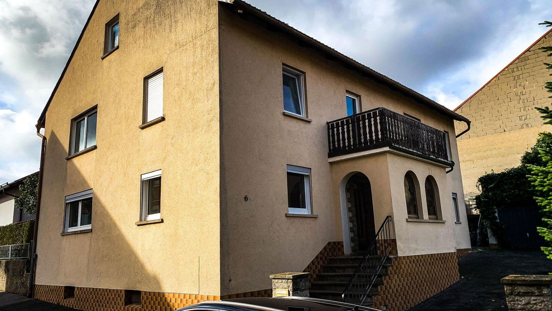 Predaj domu 286 m², pozemek 336 m², Fischergasse 6, Unterpleichfeld, Bavorsko Predaj domu 286 m², pozemek 336 m², Fischergasse 6, Unterpleichfeld, Bavorsko