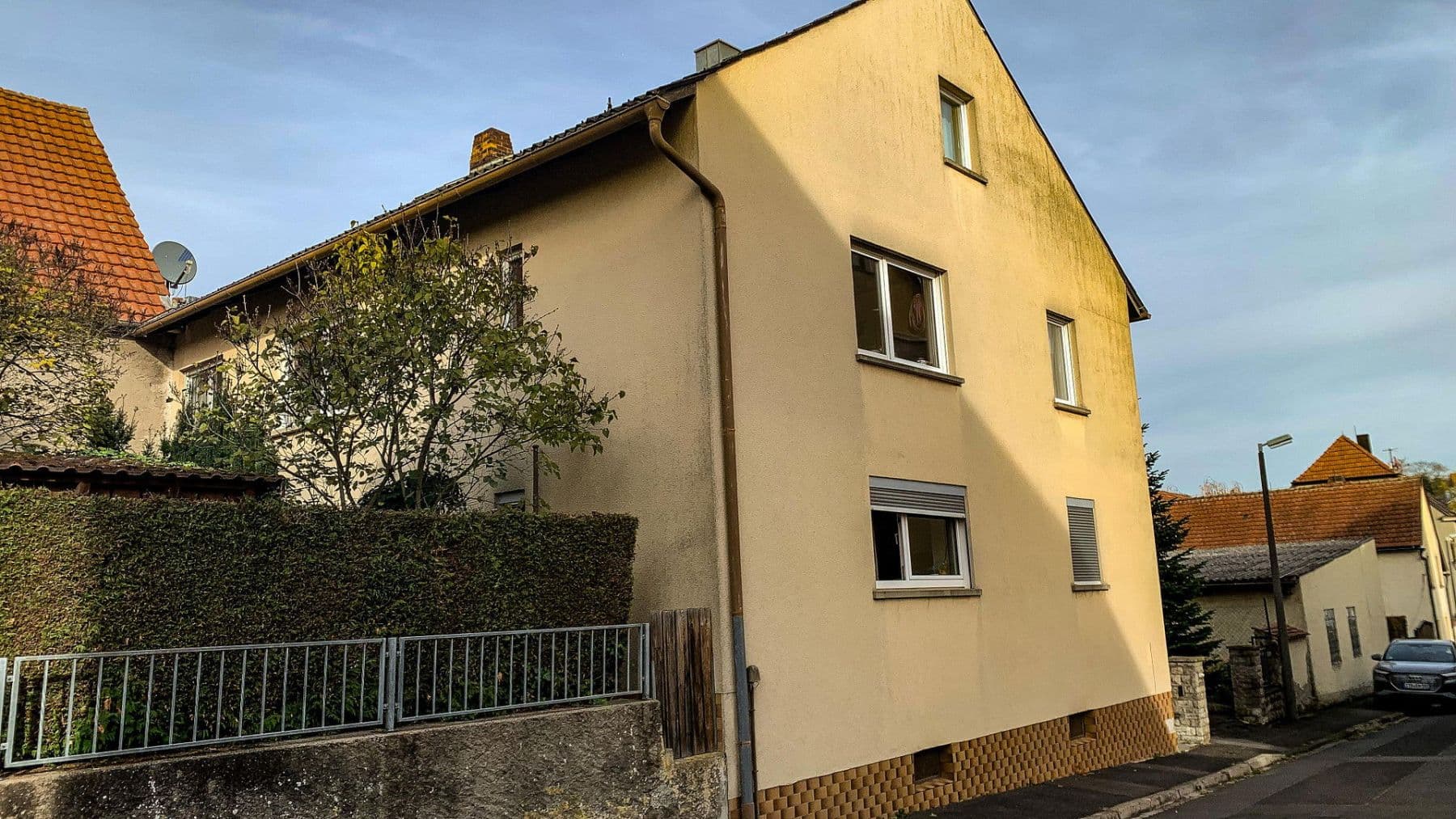 Predaj domu 286 m², pozemek 336 m², Fischergasse 6, Unterpleichfeld, Bavorsko Predaj domu 286 m², pozemek 336 m², Fischergasse 6, Unterpleichfeld, Bavorsko
