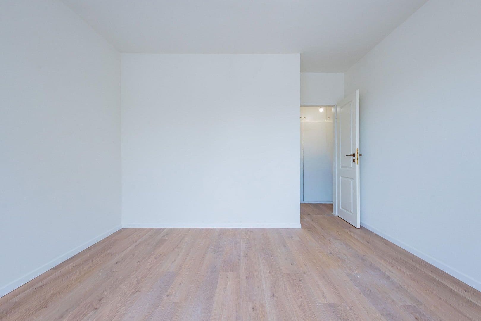 Prenájom bytu 3-izbový 88 m², Hamburg, Hamburg Prenájom bytu 3-izbový 88 m², Hamburg, Hamburg