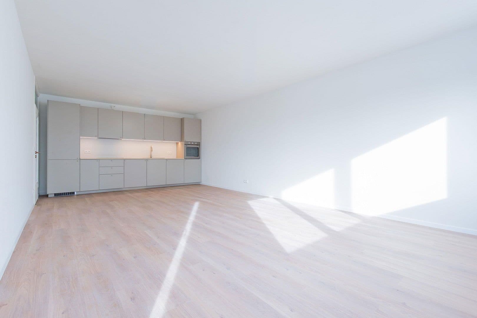 Prenájom bytu 3-izbový 88 m², Hamburg, Hamburg Prenájom bytu 3-izbový 88 m², Hamburg, Hamburg