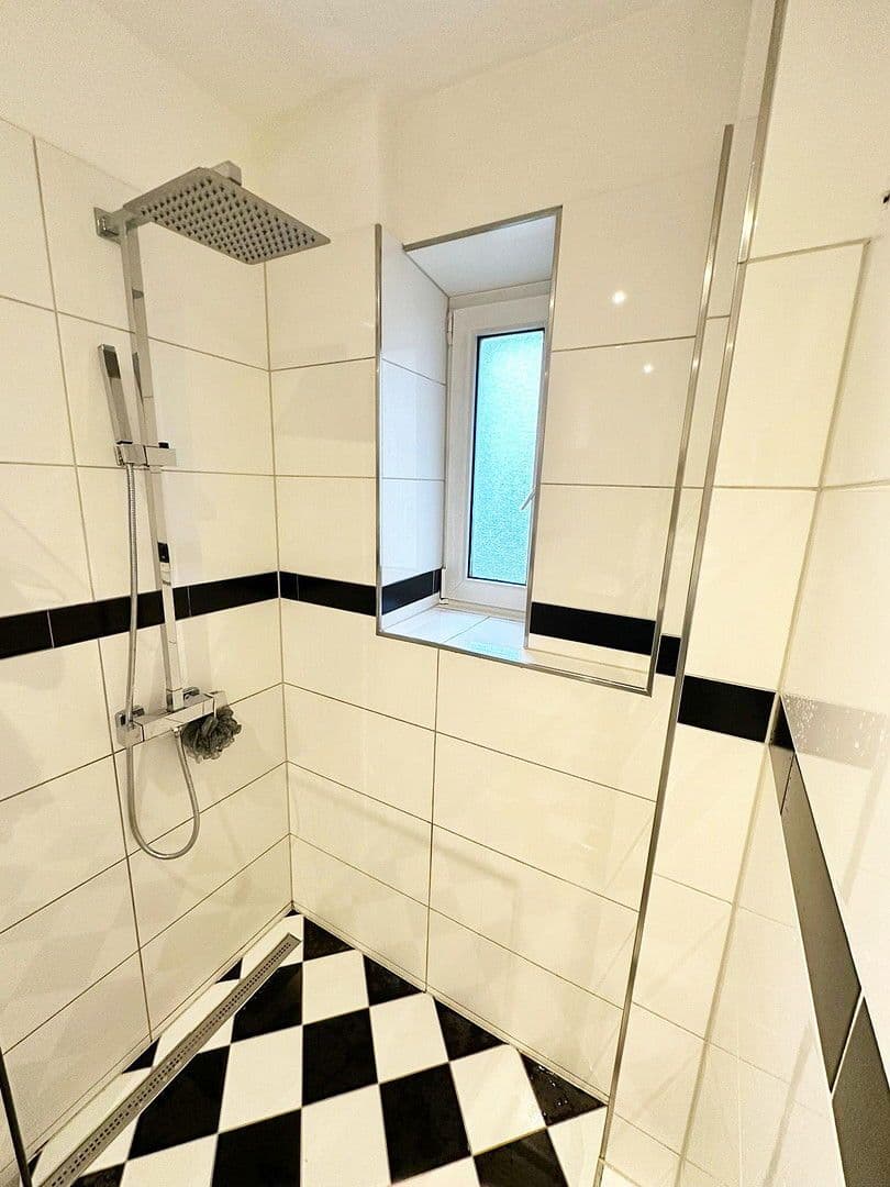 Predaj bytu 5-izbový 133 m², DÜSSELDORF, Severné Porýnie - Westfálsko Predaj bytu 5-izbový 133 m², DÜSSELDORF, Severné Porýnie - Westfálsko