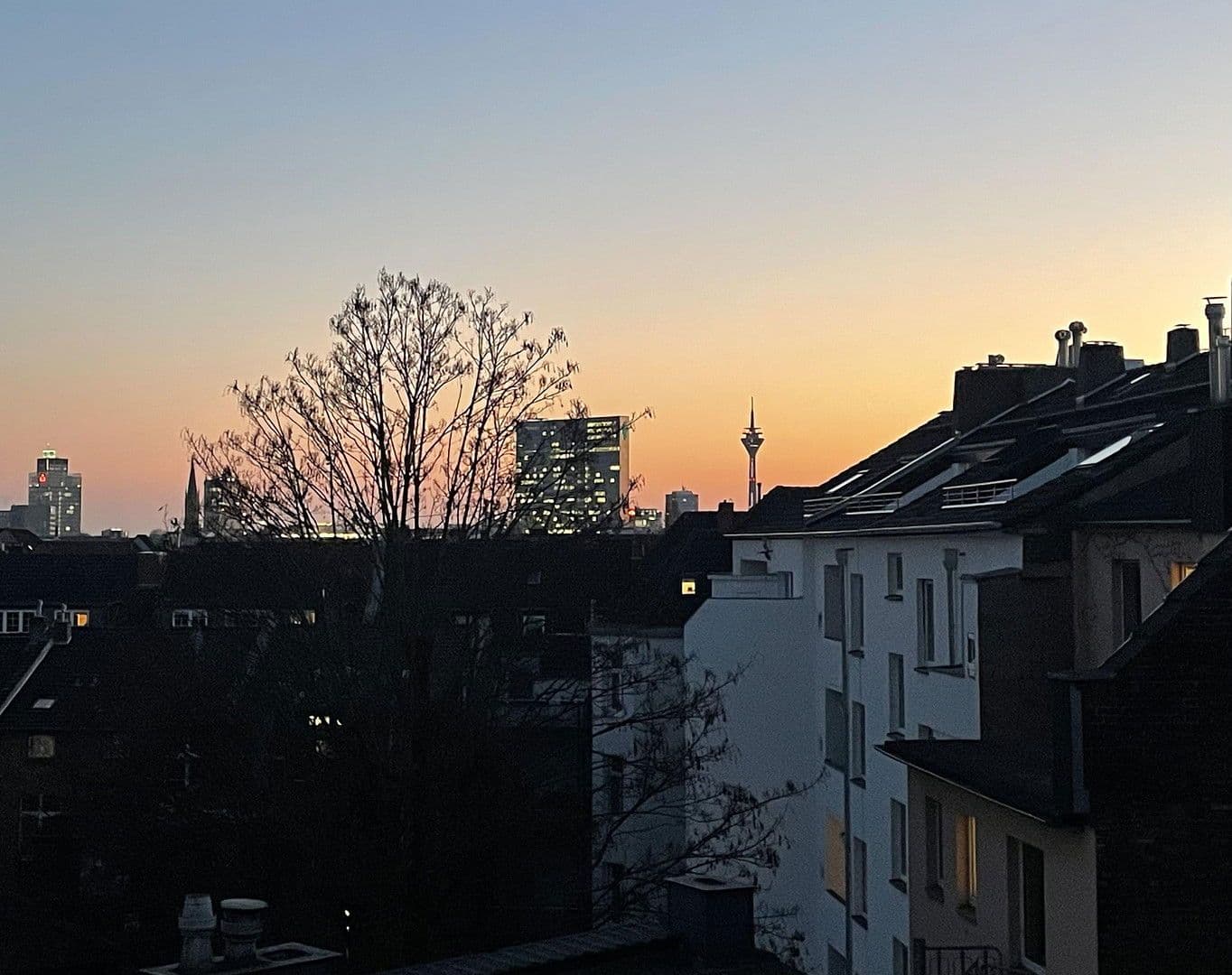 Predaj bytu 5-izbový 126 m², Schinkelstr. 80, Düsseldorf, Severné Porýnie - Westfálsko Predaj bytu 5-izbový 126 m², Schinkelstr. 80, Düsseldorf, Severné Porýnie - Westfálsko