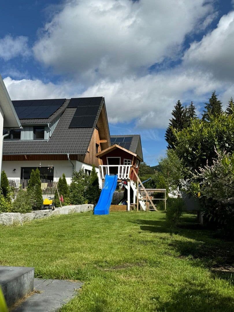 Predaj domu 297 m², pozemek 571 m², Titisee-Neustadt, Bádensko-Wurttembersko Predaj domu 297 m², pozemek 571 m², Titisee-Neustadt, Bádensko-Wurttembersko