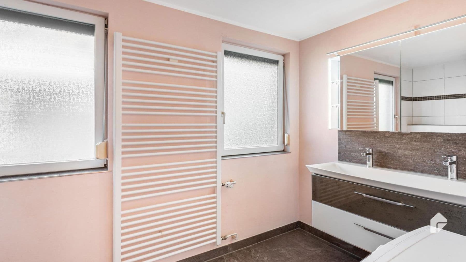 Predaj domu 286 m², pozemek 875 m², Laufach, Bavorsko Predaj domu 286 m², pozemek 875 m², Laufach, Bavorsko