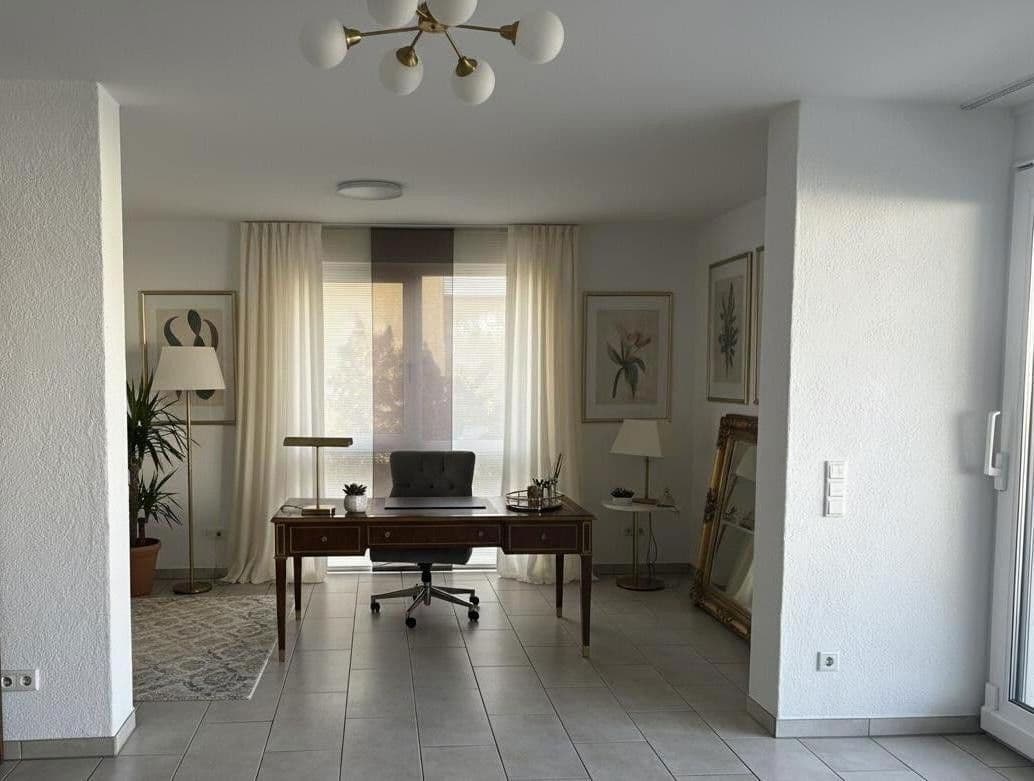 Prenájom bytu 3-izbový 131 m², Weinheim, Bádensko-Wurttembersko Prenájom bytu 3-izbový 131 m², Weinheim, Bádensko-Wurttembersko