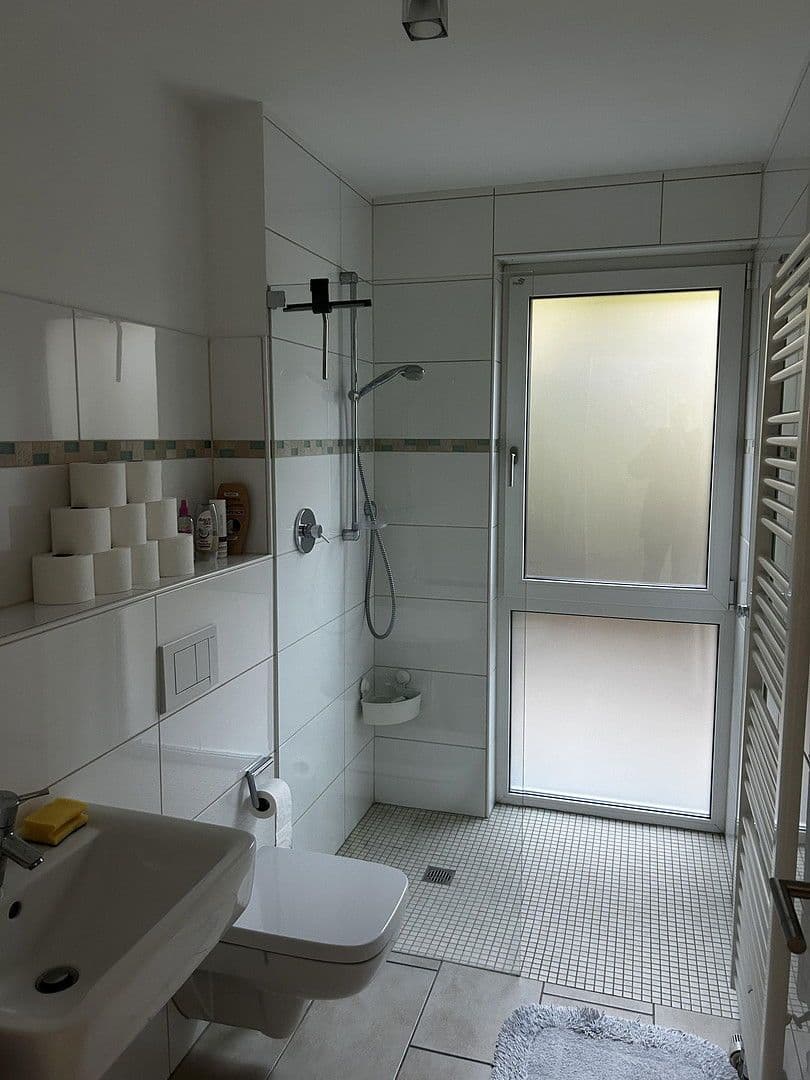 Prenájom bytu 3-izbový 131 m², Weinheim, Bádensko-Wurttembersko Prenájom bytu 3-izbový 131 m², Weinheim, Bádensko-Wurttembersko