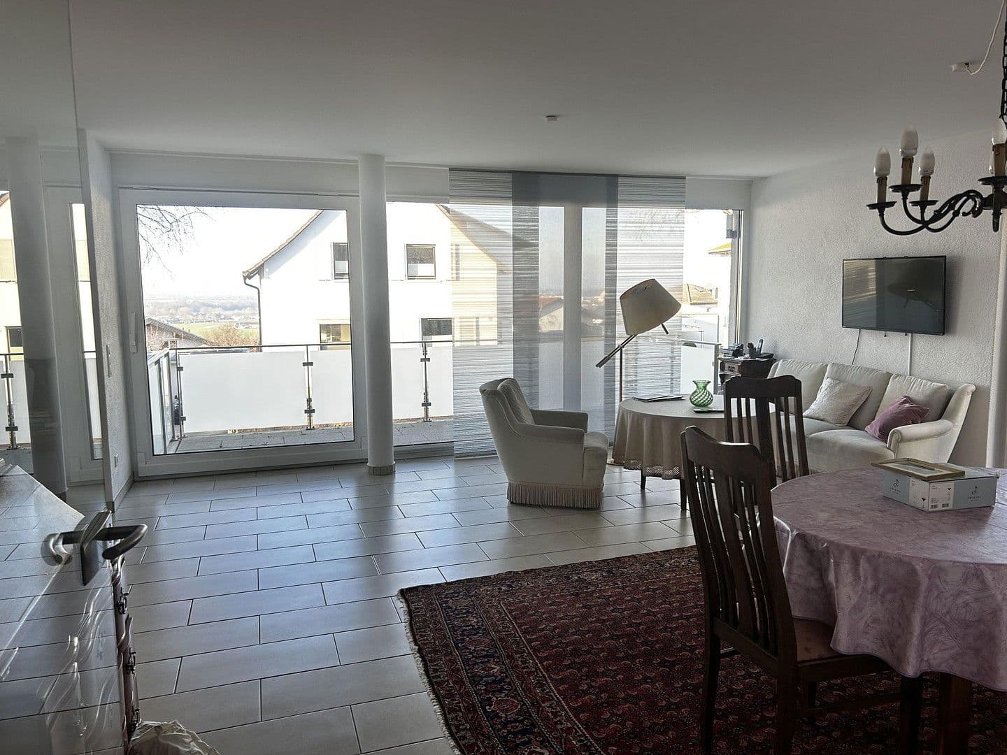 Prenájom bytu 3-izbový 131 m², Weinheim, Bádensko-Wurttembersko Prenájom bytu 3-izbový 131 m², Weinheim, Bádensko-Wurttembersko