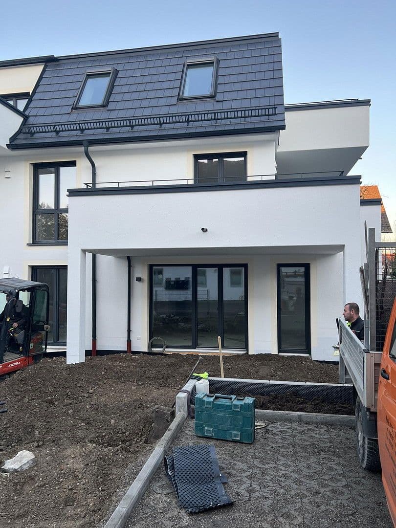 Prenájom bytu 3-izbový 98 m², Dorfstraße 11b, Germering, Bavorsko Prenájom bytu 3-izbový 98 m², Dorfstraße 11b, Germering, Bavorsko