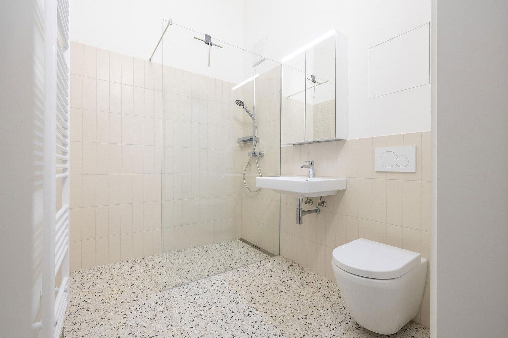 Prenájom bytu 2-izbový 60 m², Eisenbahnstr. 21, Waldshut-Tiengen, Bádensko-Wurttembersko Prenájom bytu 2-izbový 60 m², Eisenbahnstr. 21, Waldshut-Tiengen, Bádensko-Wurttembersko