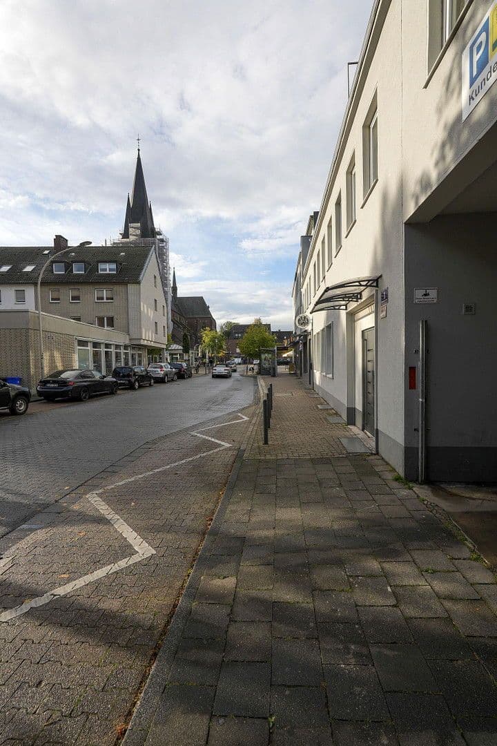 Predaj domu 1.780 m², pozemek 1.162 m², Konstantinplatz.5, Nordrhein-Westfalen - Mönchengladbach, Severné Porýnie - Westfálsko Predaj domu 1.780 m², pozemek 1.162 m², Konstantinplatz.5, Nordrhein-Westfalen - Mönchengladbach, Severné Porýnie - Westfálsko