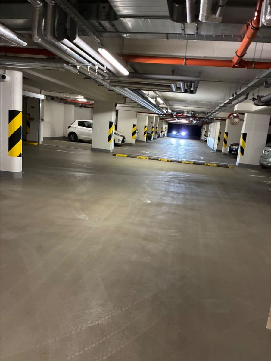 Prenájom garáže 12 m², Krnkova, Praha, Praha Prenájom garáže 12 m², Krnkova, Praha, Praha