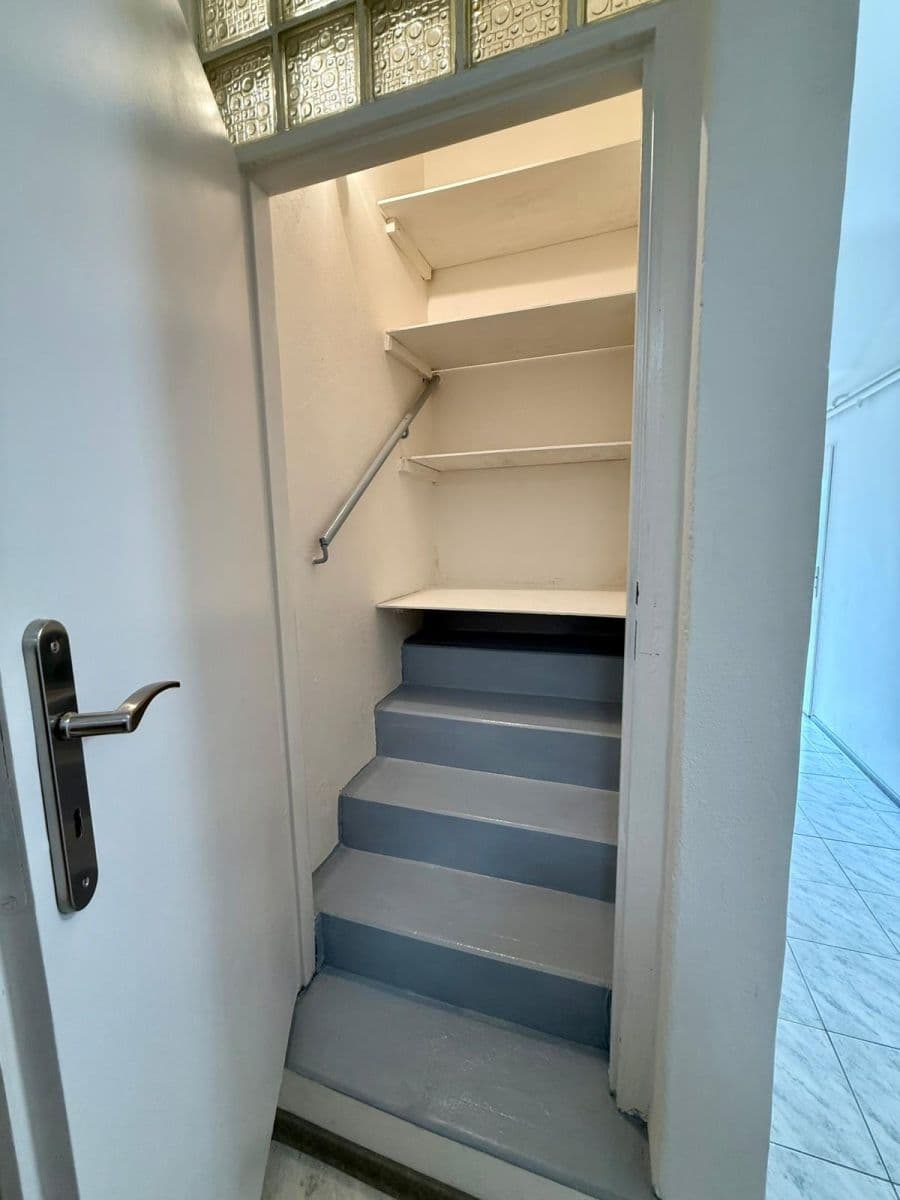 Prenájom bytu 2-izbový 55 m², Dostihová, Praha, Praha Prenájom bytu 2-izbový 55 m², Dostihová, Praha, Praha