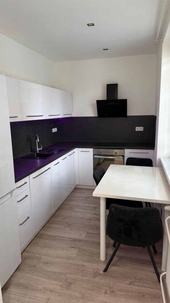 Prenájom bytu 2-izbový 52 m², Gen. Sochora, Ostrava, Moravskoslezský kraj Prenájom bytu 2-izbový 52 m², Gen. Sochora, Ostrava, Moravskoslezský kraj