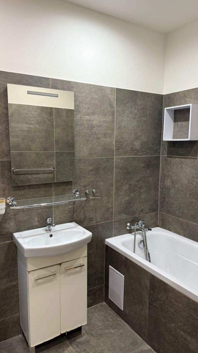 Prenájom bytu 2-izbový 52 m², Gen. Sochora, Ostrava, Moravskoslezský kraj Prenájom bytu 2-izbový 52 m², Gen. Sochora, Ostrava, Moravskoslezský kraj