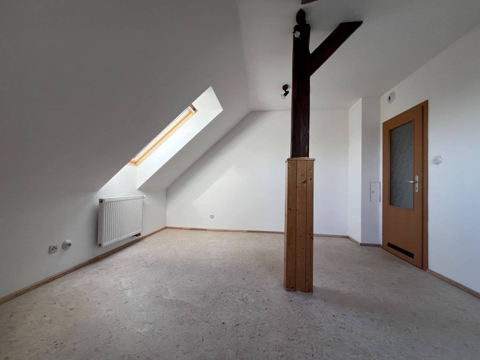 Prenájom bytu 2-izbový 60 m², Pražská, Třebíč, Kraj Vysočina Prenájom bytu 2-izbový 60 m², Pražská, Třebíč, Kraj Vysočina