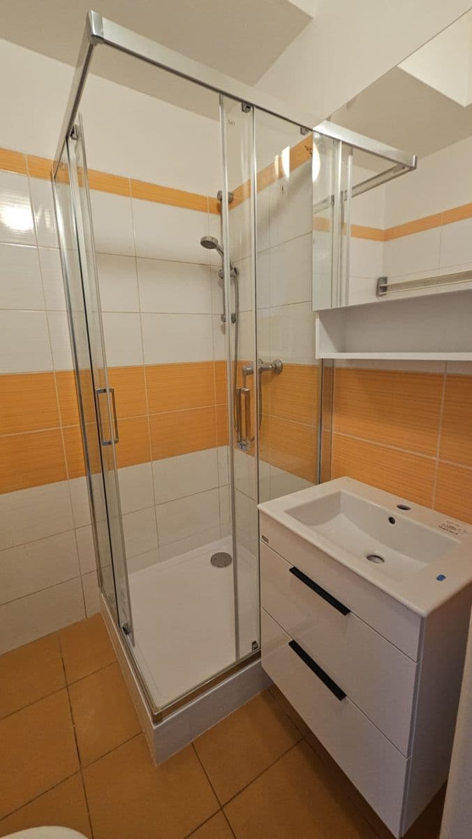 Prenájom bytu 1-izbový 20 m², Podplukovníka Sochora, Praha, Praha Prenájom bytu 1-izbový 20 m², Podplukovníka Sochora, Praha, Praha