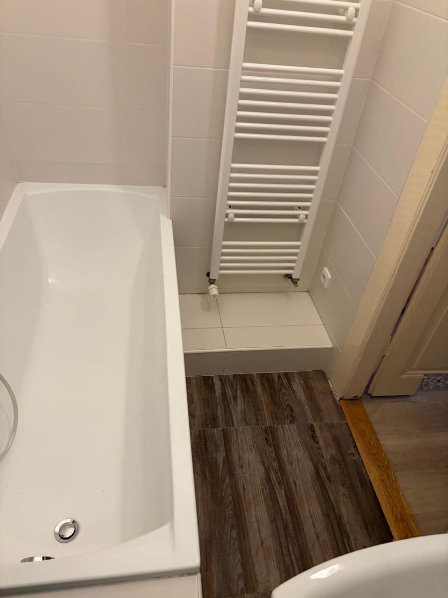 Prenájom bytu 3-izbový 97 m², Lužická, Praha, Praha Prenájom bytu 3-izbový 97 m², Lužická, Praha, Praha