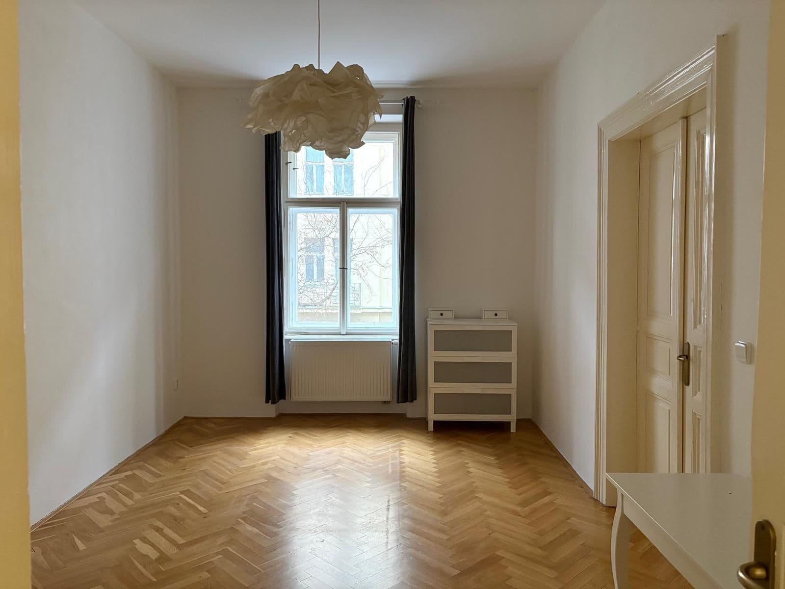 Prenájom bytu 3-izbový 97 m², Lužická, Praha, Praha Prenájom bytu 3-izbový 97 m², Lužická, Praha, Praha