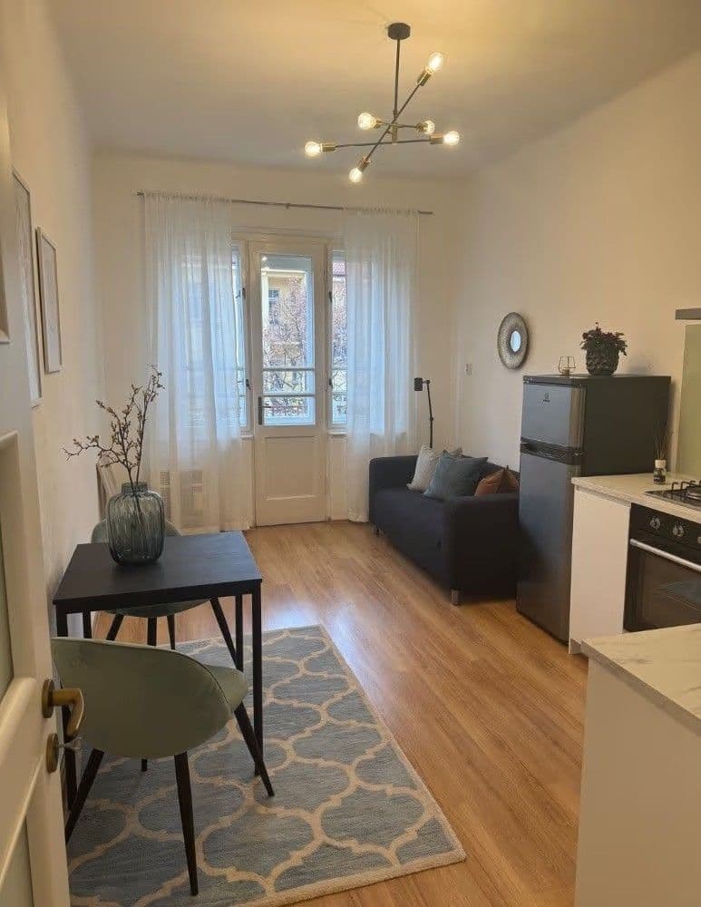 Prenájom bytu 2-izbový 44 m², náměstí Dr. Václava Holého, Praha, Praha Prenájom bytu 2-izbový 44 m², náměstí Dr. Václava Holého, Praha, Praha