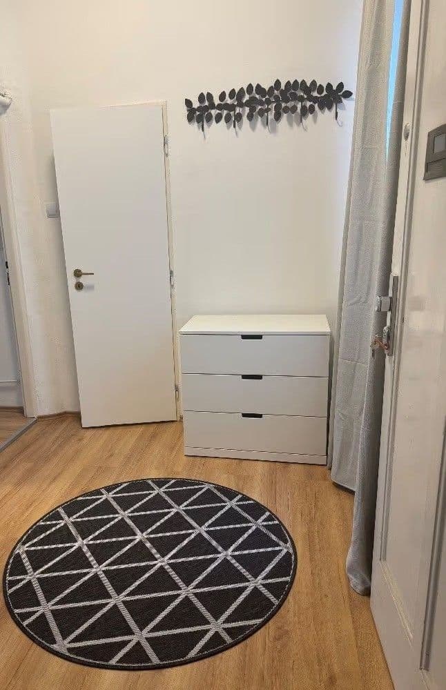 Prenájom bytu 2-izbový 44 m², náměstí Dr. Václava Holého, Praha, Praha Prenájom bytu 2-izbový 44 m², náměstí Dr. Václava Holého, Praha, Praha