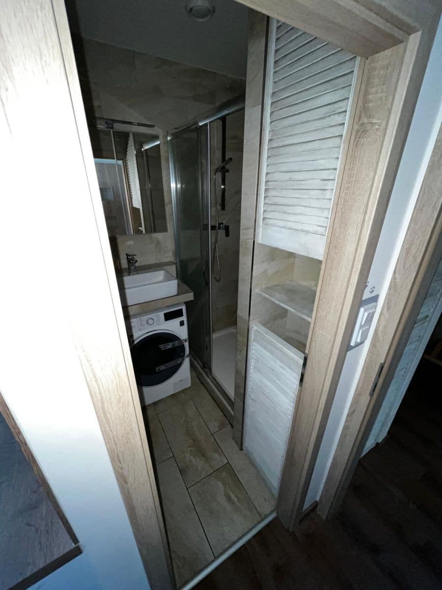 Prenájom bytu 3-izbový 64 m², Něvská, Praha, Praha Prenájom bytu 3-izbový 64 m², Něvská, Praha, Praha