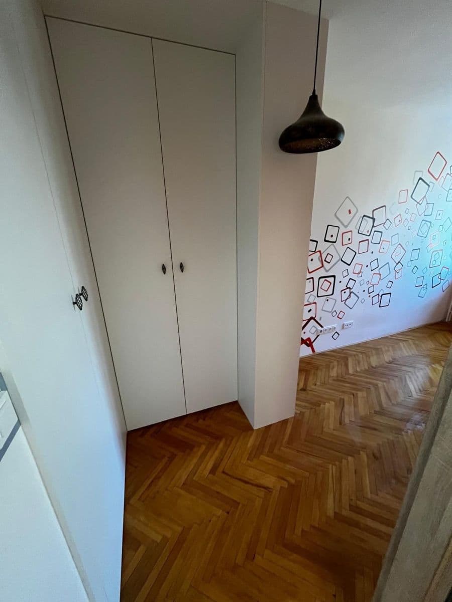 Prenájom bytu 3-izbový 64 m², Něvská, Praha, Praha Prenájom bytu 3-izbový 64 m², Něvská, Praha, Praha