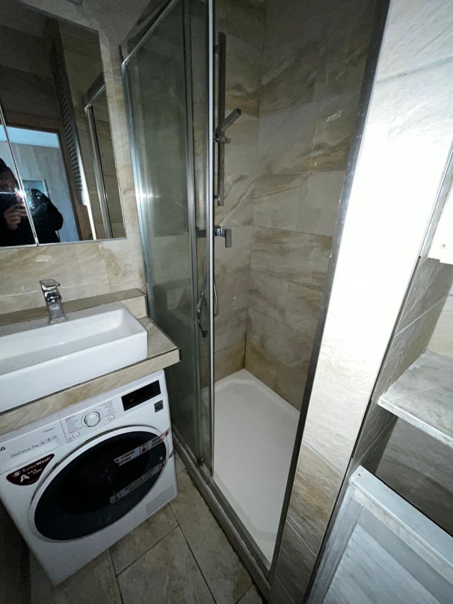 Prenájom bytu 3-izbový 64 m², Něvská, Praha, Praha Prenájom bytu 3-izbový 64 m², Něvská, Praha, Praha