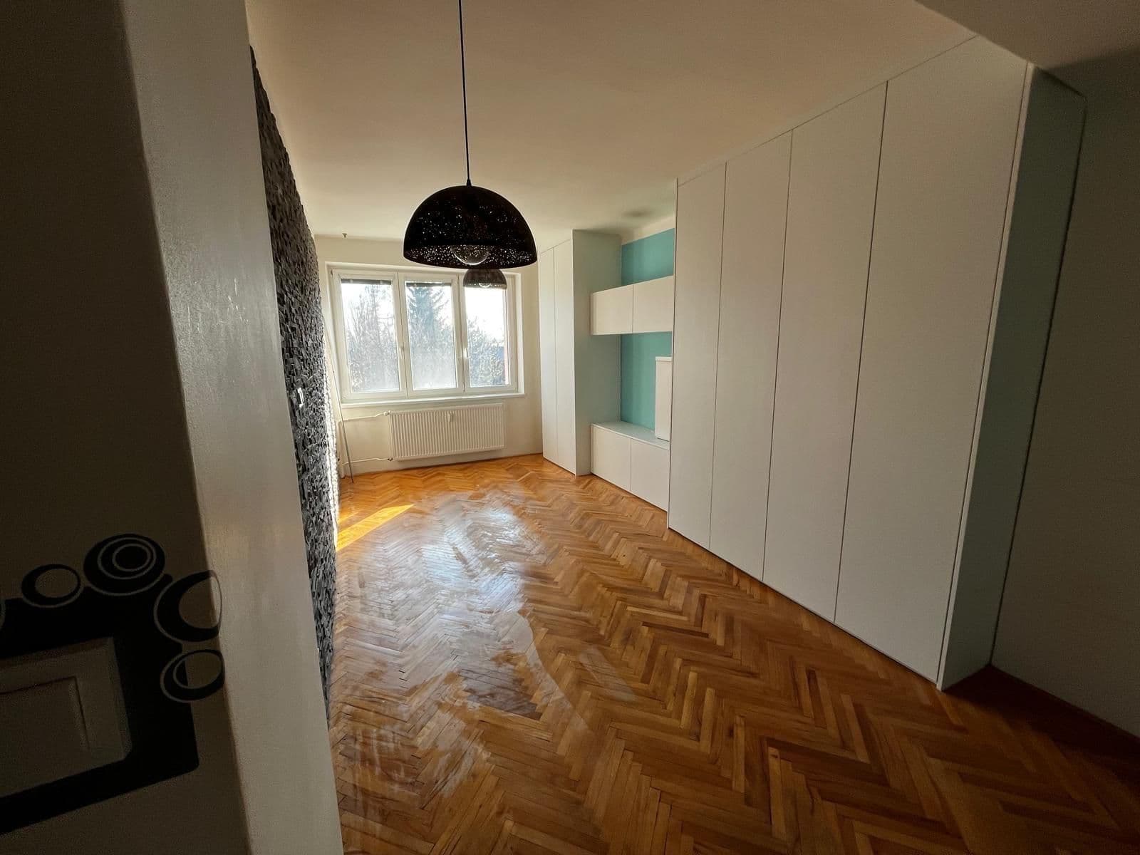 Prenájom bytu 3-izbový 64 m², Něvská, Praha, Praha Prenájom bytu 3-izbový 64 m², Něvská, Praha, Praha