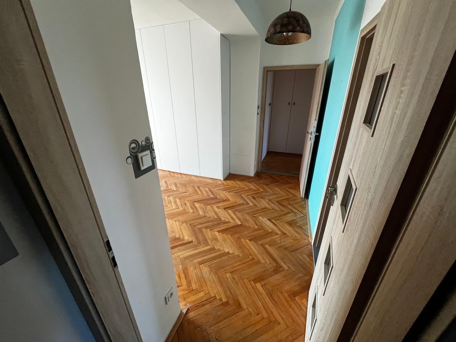 Prenájom bytu 3-izbový 64 m², Něvská, Praha, Praha Prenájom bytu 3-izbový 64 m², Něvská, Praha, Praha