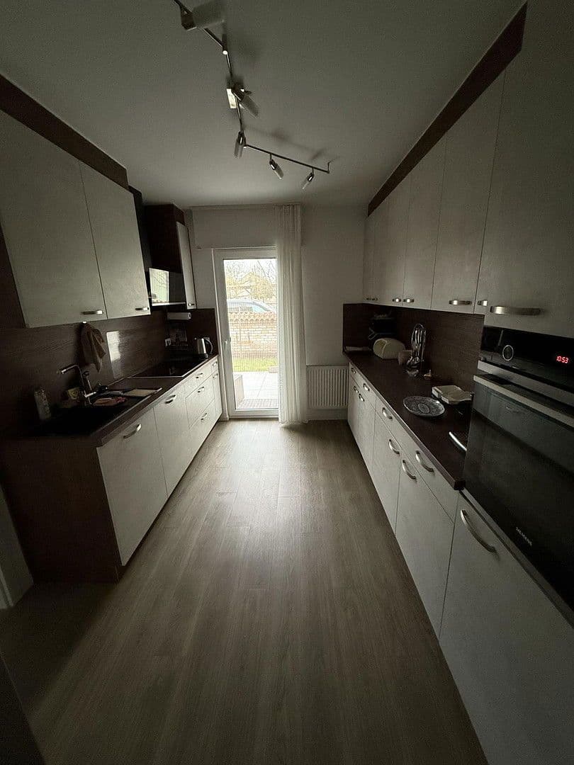 Prenájom domu 160 m², pozemek 199 m², Mutterstadt, Porýnie-Falcko Prenájom domu 160 m², pozemek 199 m², Mutterstadt, Porýnie-Falcko