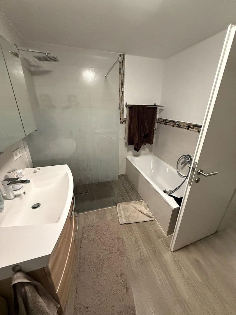 Prenájom domu 160 m², pozemek 199 m², Mutterstadt, Porýnie-Falcko Prenájom domu 160 m², pozemek 199 m², Mutterstadt, Porýnie-Falcko