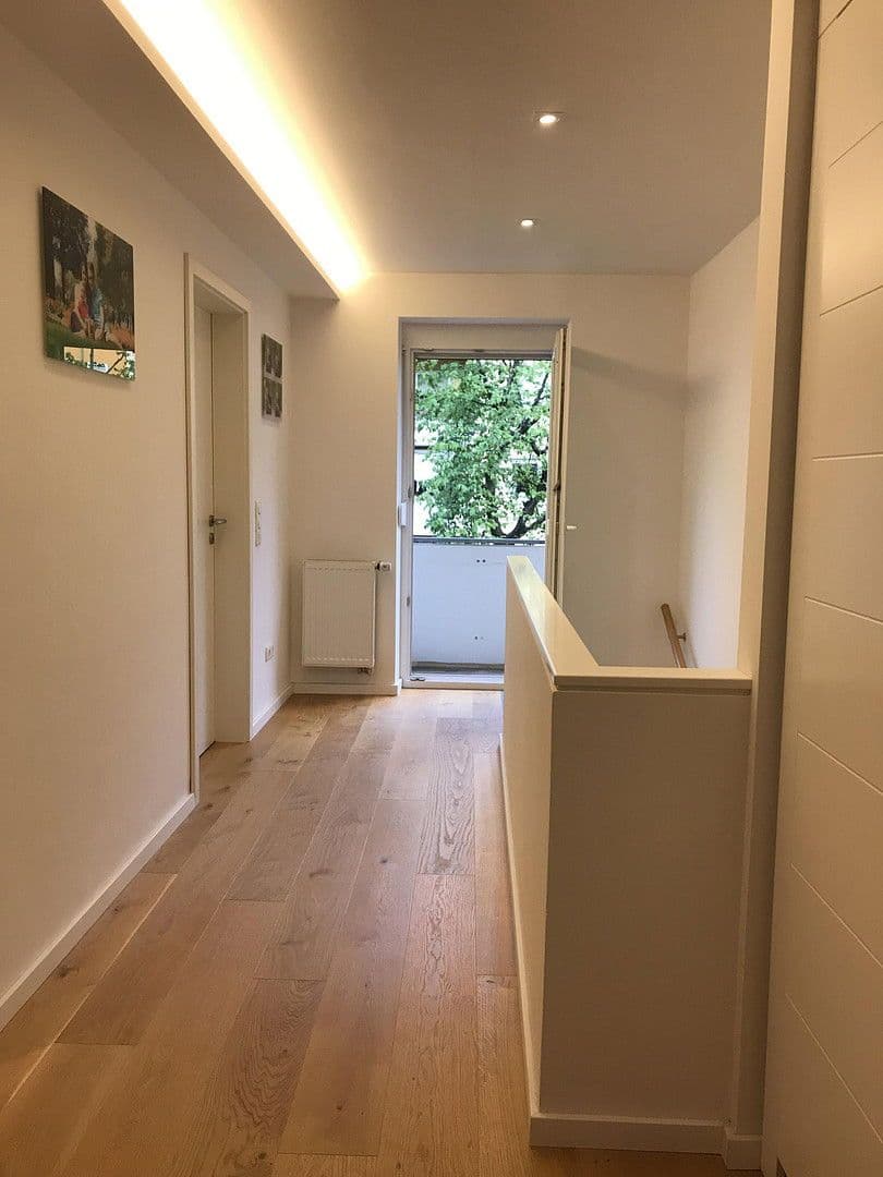 Prenájom bytu 4-izbový 118 m², Nürnberg, Bavorsko Prenájom bytu 4-izbový 118 m², Nürnberg, Bavorsko