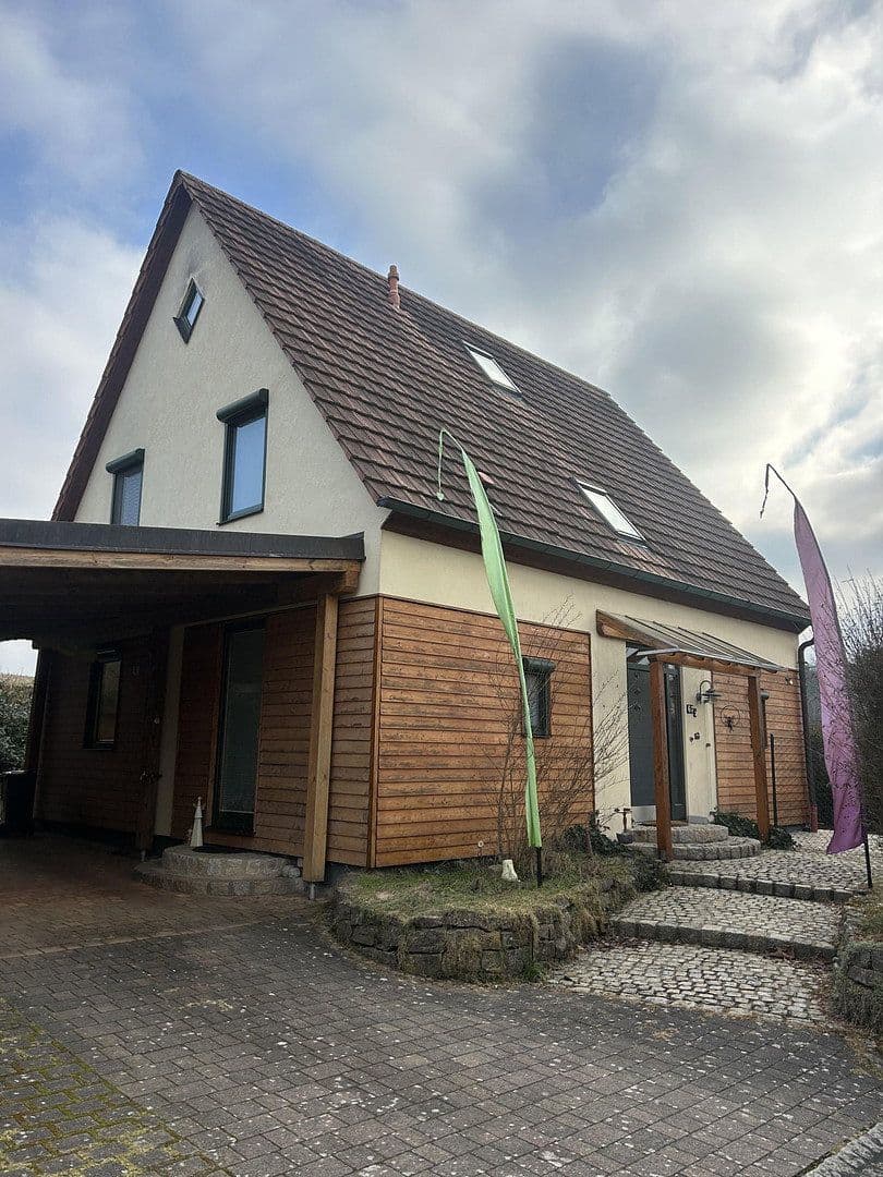 Predaj domu 128 m², pozemek 576 m², Frensdorf, Bavorsko Predaj domu 128 m², pozemek 576 m², Frensdorf, Bavorsko