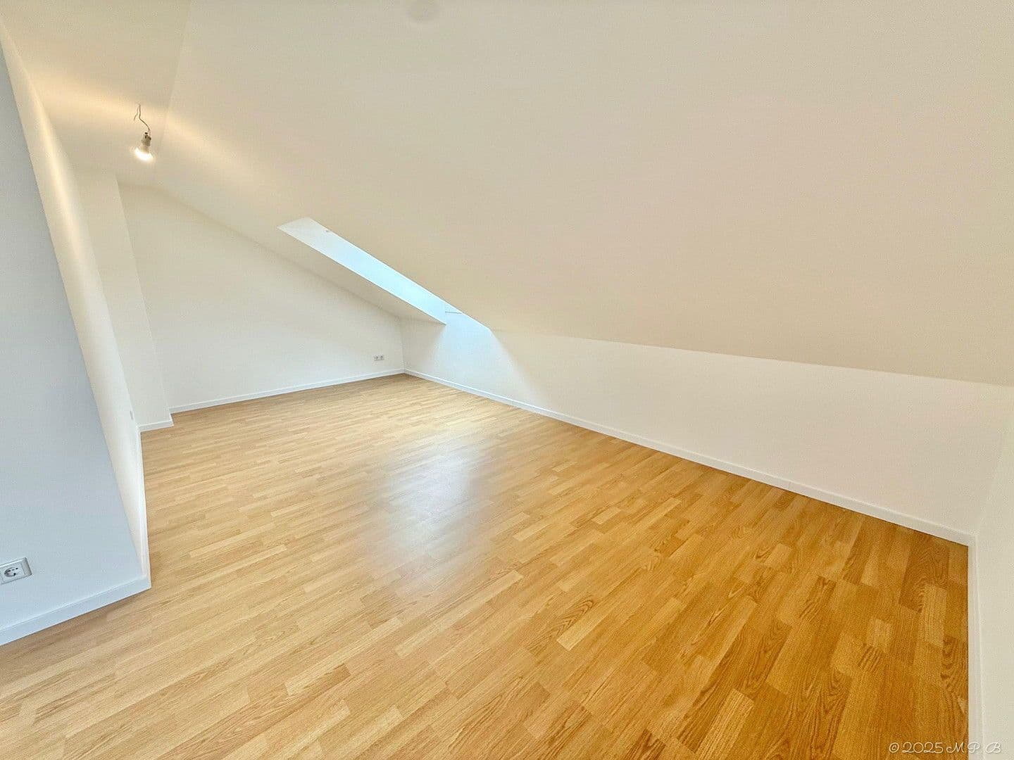 Predaj domu 213 m², pozemek 271 m², Rheinbrohler Weg 39, Düsseldorf, Severné Porýnie - Westfálsko Predaj domu 213 m², pozemek 271 m², Rheinbrohler Weg 39, Düsseldorf, Severné Porýnie - Westfálsko
