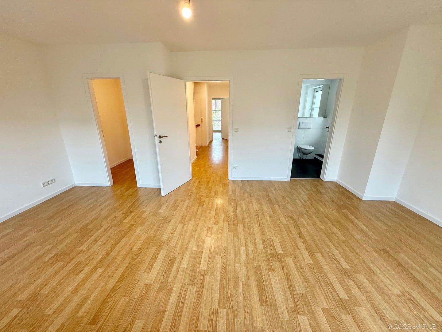 Predaj domu 213 m², pozemek 271 m², Rheinbrohler Weg 39, Düsseldorf, Severné Porýnie - Westfálsko Predaj domu 213 m², pozemek 271 m², Rheinbrohler Weg 39, Düsseldorf, Severné Porýnie - Westfálsko