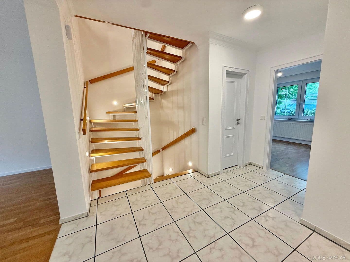 Predaj domu 213 m², pozemek 271 m², Rheinbrohler Weg 39, Düsseldorf, Severné Porýnie - Westfálsko Predaj domu 213 m², pozemek 271 m², Rheinbrohler Weg 39, Düsseldorf, Severné Porýnie - Westfálsko