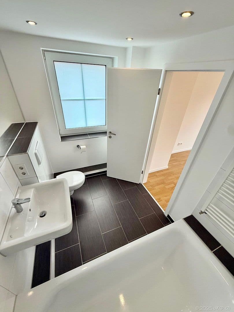 Predaj domu 213 m², pozemek 271 m², Rheinbrohler Weg 39, Düsseldorf, Severné Porýnie - Westfálsko Predaj domu 213 m², pozemek 271 m², Rheinbrohler Weg 39, Düsseldorf, Severné Porýnie - Westfálsko