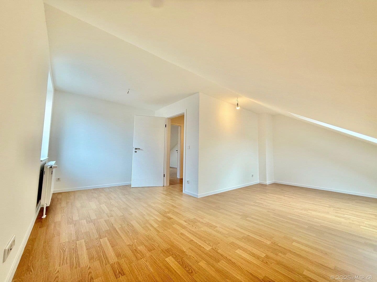 Predaj domu 213 m², pozemek 271 m², Rheinbrohler Weg 39, Düsseldorf, Severné Porýnie - Westfálsko Predaj domu 213 m², pozemek 271 m², Rheinbrohler Weg 39, Düsseldorf, Severné Porýnie - Westfálsko