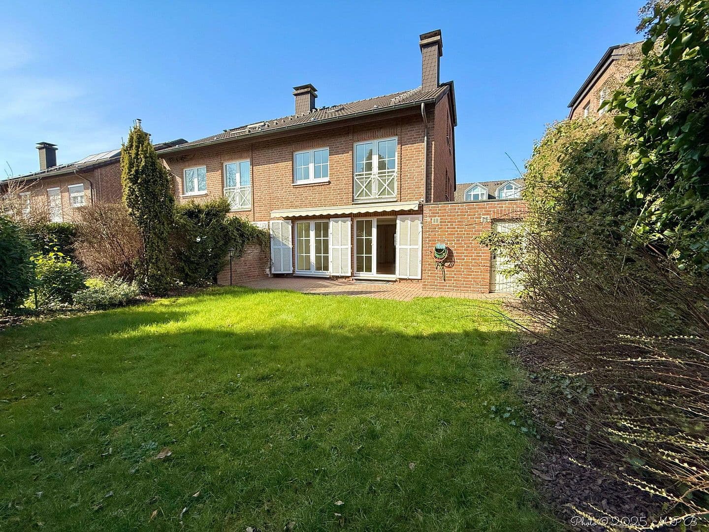 Predaj domu 213 m², pozemek 271 m², Rheinbrohler Weg 39, Düsseldorf, Severné Porýnie - Westfálsko Predaj domu 213 m², pozemek 271 m², Rheinbrohler Weg 39, Düsseldorf, Severné Porýnie - Westfálsko