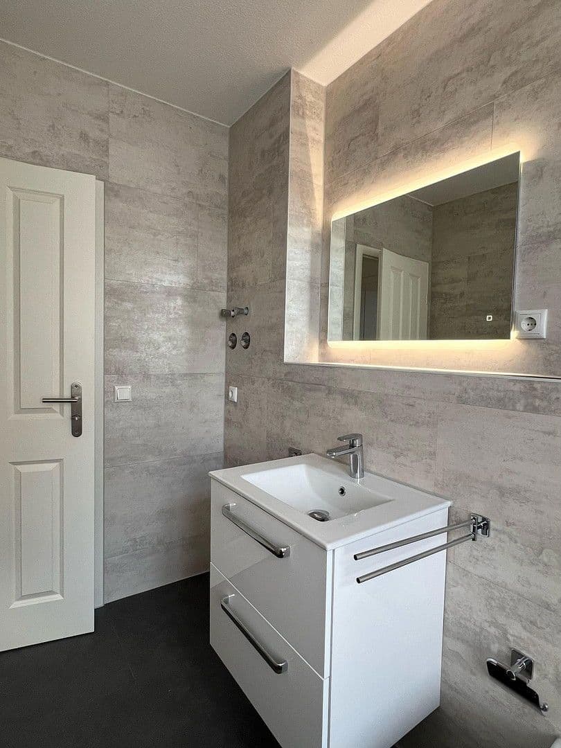 Prenájom bytu 3-izbový 68 m², Lichtenauer Straße 16, Chemnitz, Sasko Prenájom bytu 3-izbový 68 m², Lichtenauer Straße 16, Chemnitz, Sasko