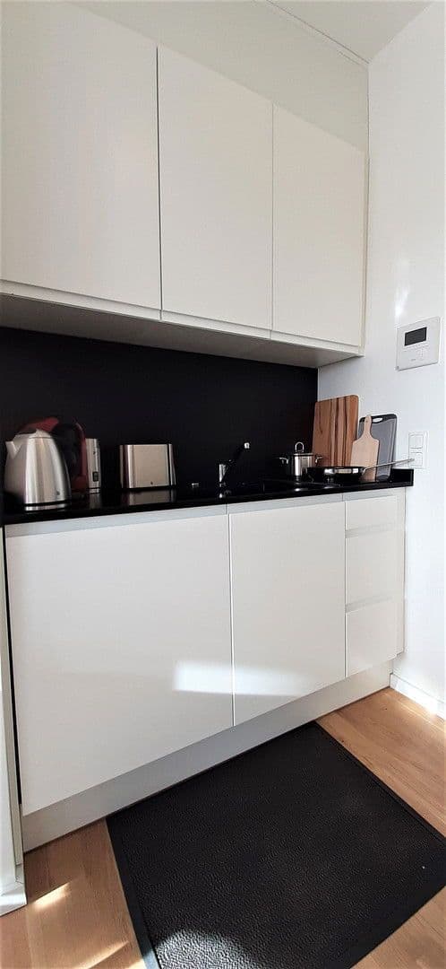 Prenájom bytu 1-izbový 32 m², Berlin, Berlín Prenájom bytu 1-izbový 32 m², Berlin, Berlín