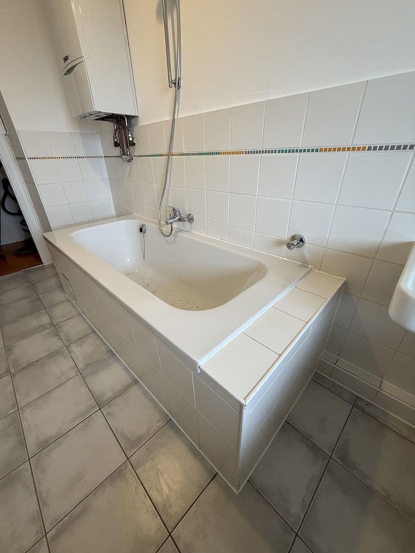 Prenájom bytu 4-izbový 120 m², Bucher Straße 97, Nürnberg, Bavorsko Prenájom bytu 4-izbový 120 m², Bucher Straße 97, Nürnberg, Bavorsko