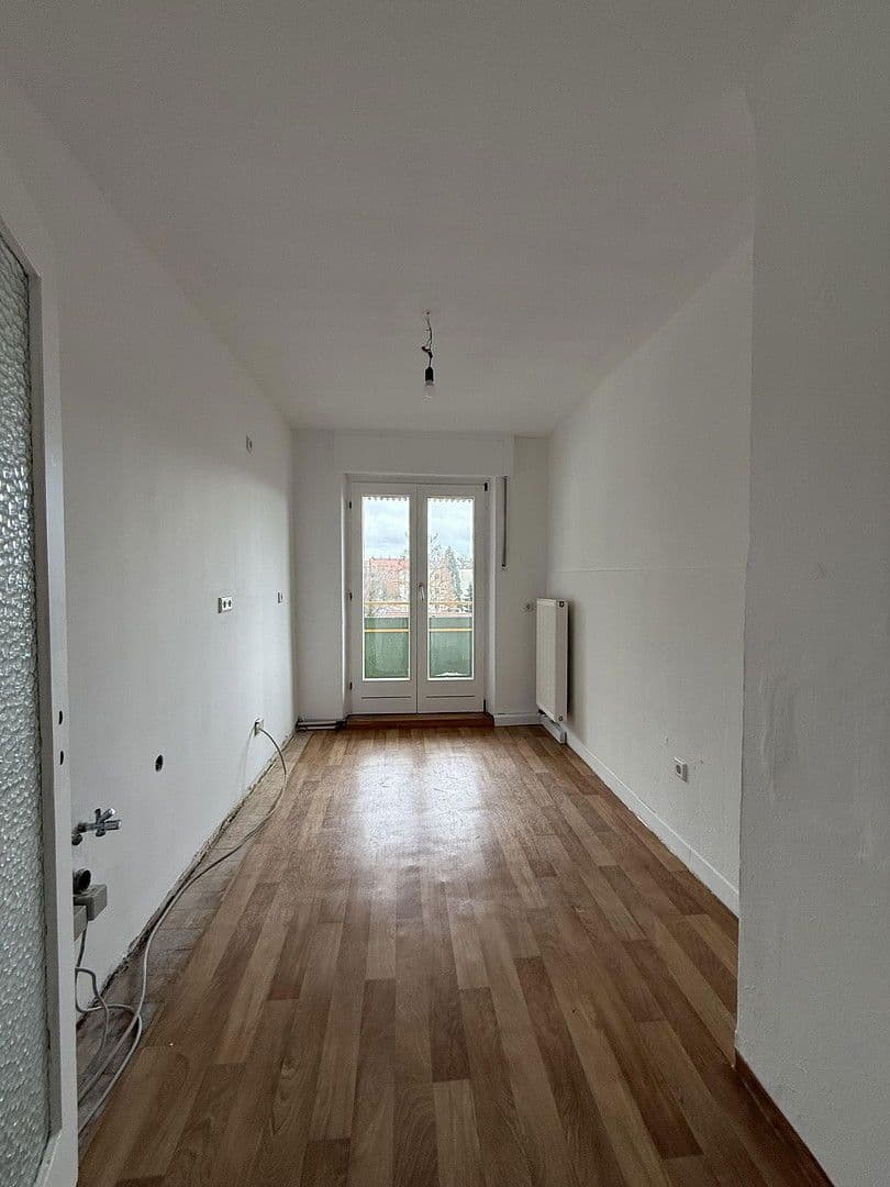Prenájom bytu 4-izbový 120 m², Bucher Straße 97, Nürnberg, Bavorsko Prenájom bytu 4-izbový 120 m², Bucher Straße 97, Nürnberg, Bavorsko