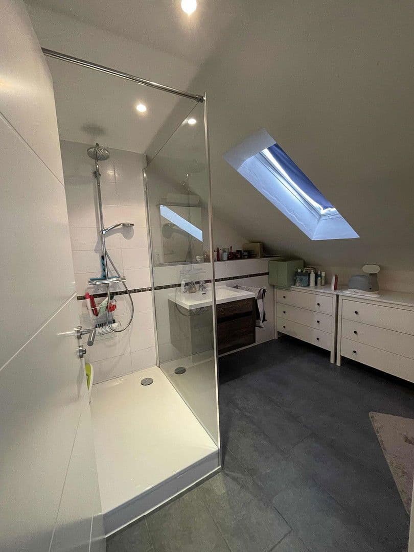 Predaj domu 313 m², pozemek 547 m², Glück-Auf-Str. 3, Wilnsdorf, Severné Porýnie - Westfálsko Predaj domu 313 m², pozemek 547 m², Glück-Auf-Str. 3, Wilnsdorf, Severné Porýnie - Westfálsko