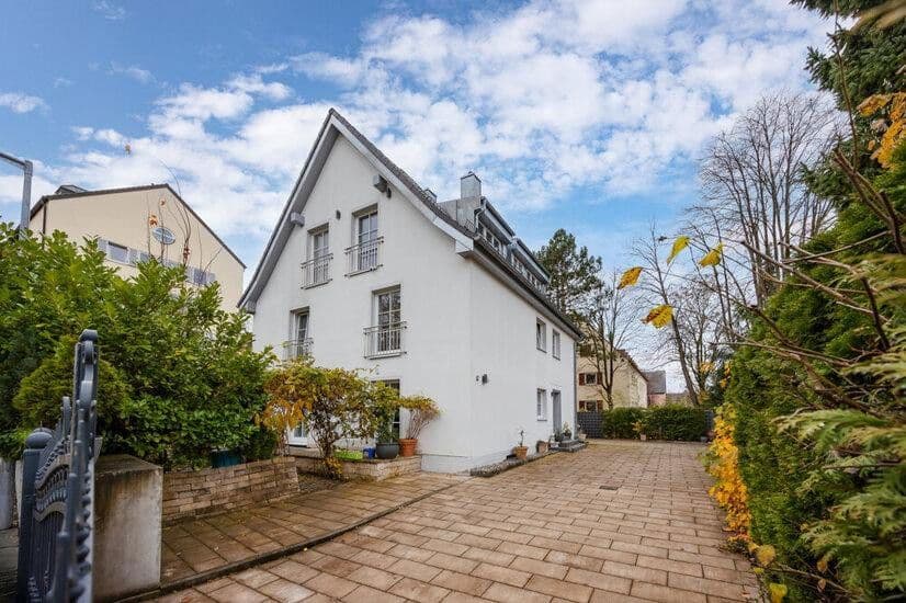 Predaj domu 277 m², pozemek 542 m², München, Bavorsko Predaj domu 277 m², pozemek 542 m², München, Bavorsko