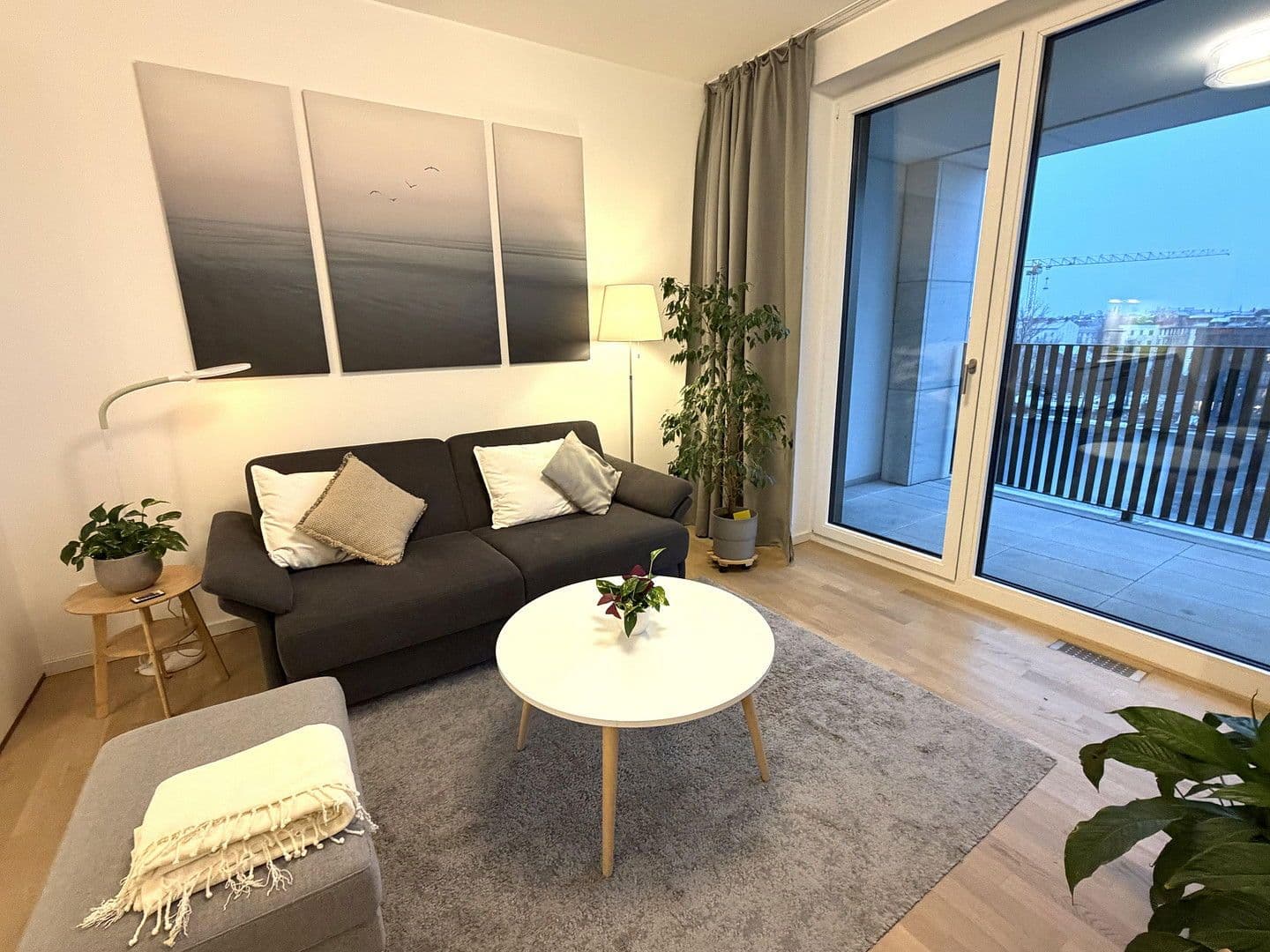 Prenájom bytu 2-izbový 57 m², Mühlenstrasse 20, Berlin, Berlín Prenájom bytu 2-izbový 57 m², Mühlenstrasse 20, Berlin, Berlín