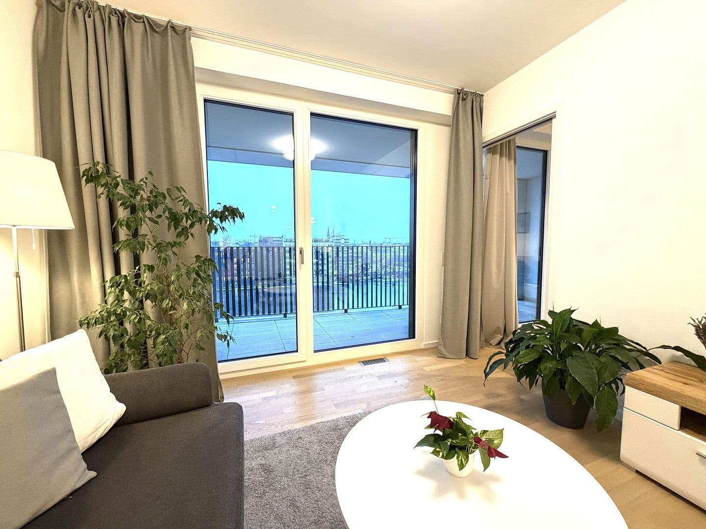 Prenájom bytu 2-izbový 57 m², Mühlenstrasse 20, Berlin, Berlín Prenájom bytu 2-izbový 57 m², Mühlenstrasse 20, Berlin, Berlín