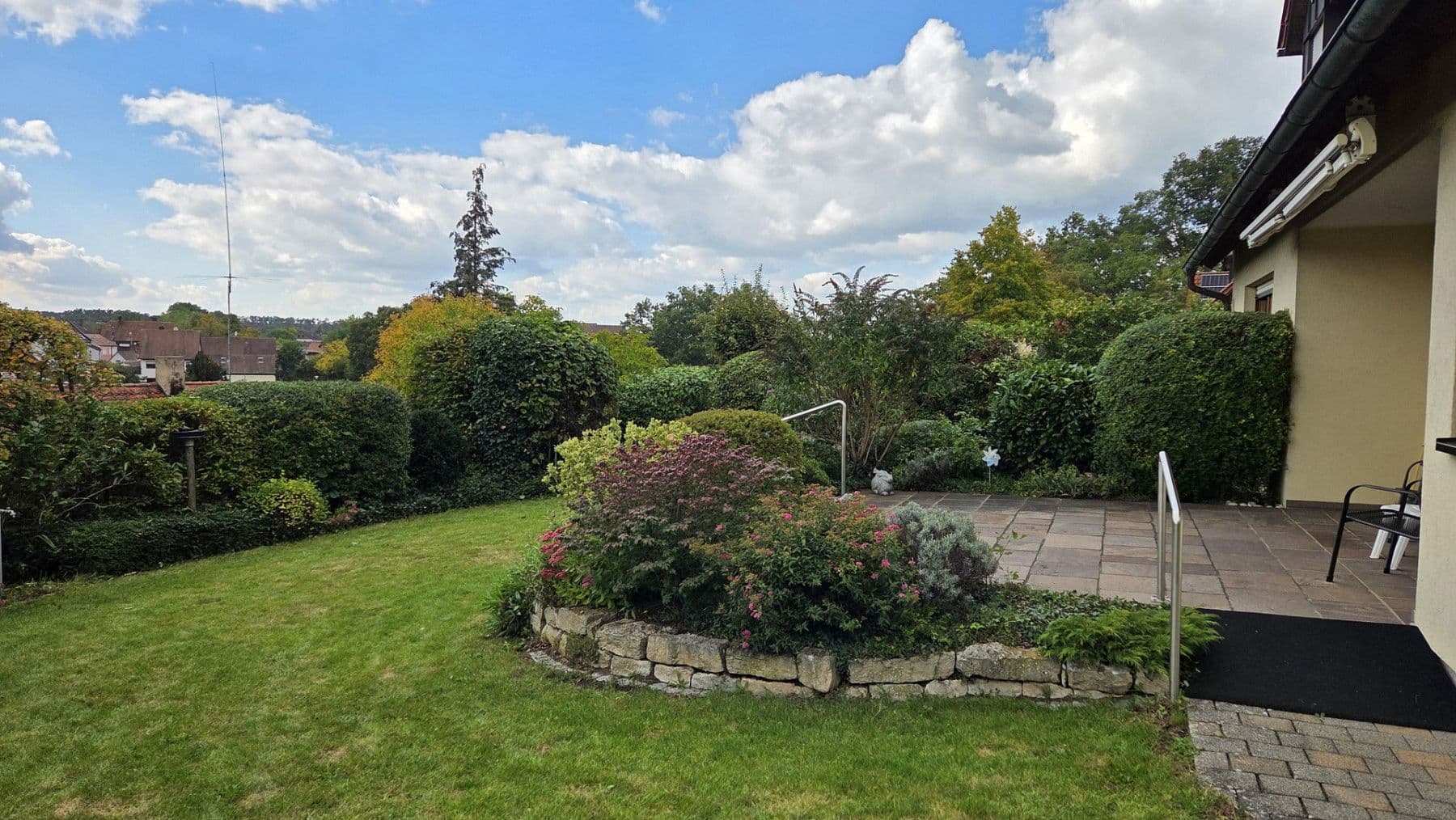 Predaj domu 162 m², pozemek 659 m², Roßtal, Bavorsko Predaj domu 162 m², pozemek 659 m², Roßtal, Bavorsko